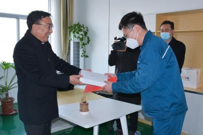 山东省潍坊市人大常委会副主任范福生莅临山东亚游会药业指导慰问